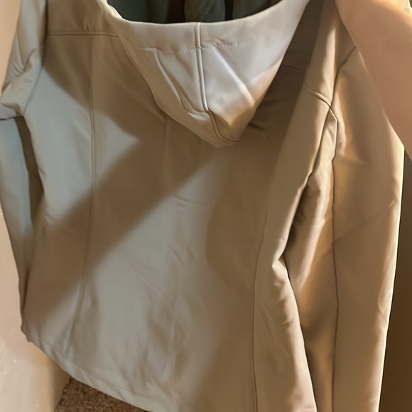 Size small - Picture 2 of 5